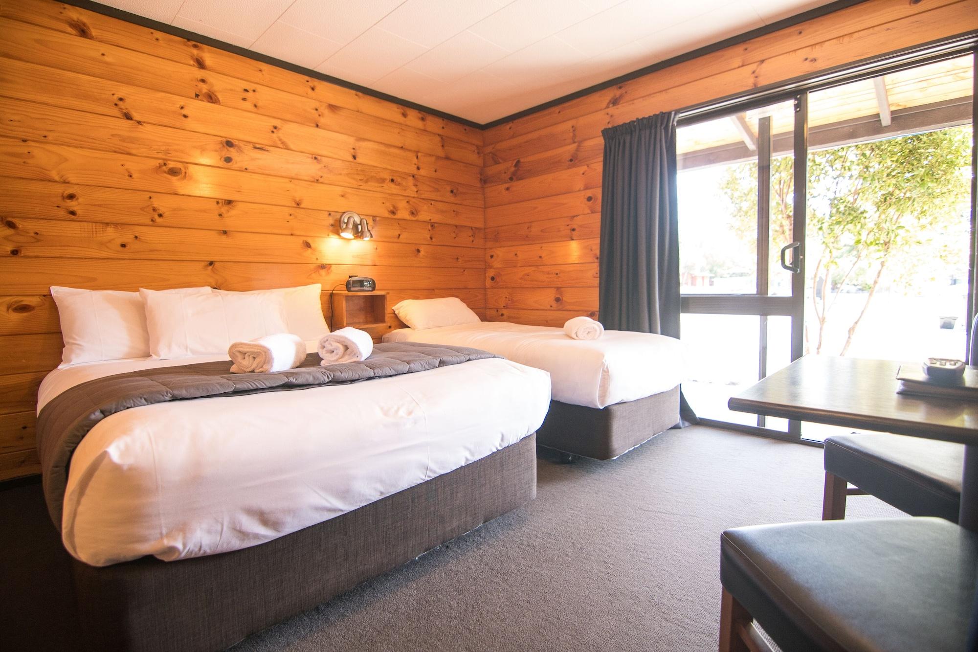 Parklands Motorlodge & Holiday Park Туранги Екстериор снимка