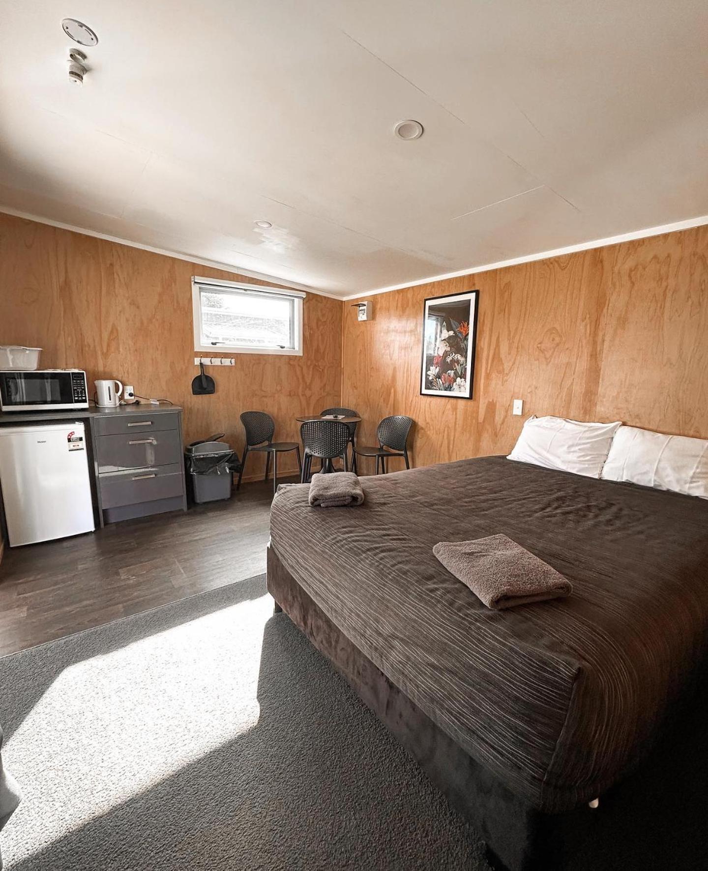 Parklands Motorlodge & Holiday Park Туранги Екстериор снимка
