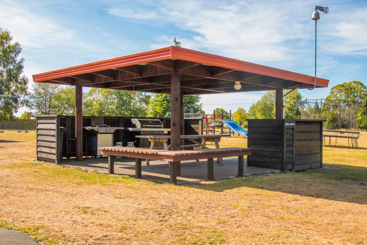 Parklands Motorlodge & Holiday Park Туранги Екстериор снимка