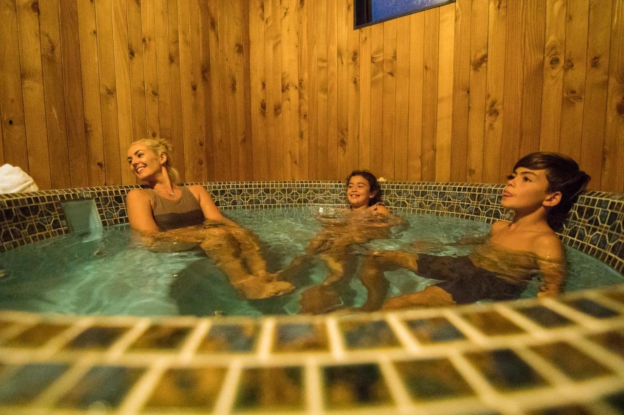 Parklands Motorlodge & Holiday Park Туранги Екстериор снимка