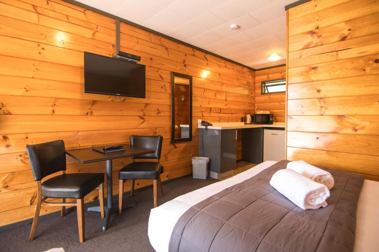 Parklands Motorlodge & Holiday Park Туранги Екстериор снимка